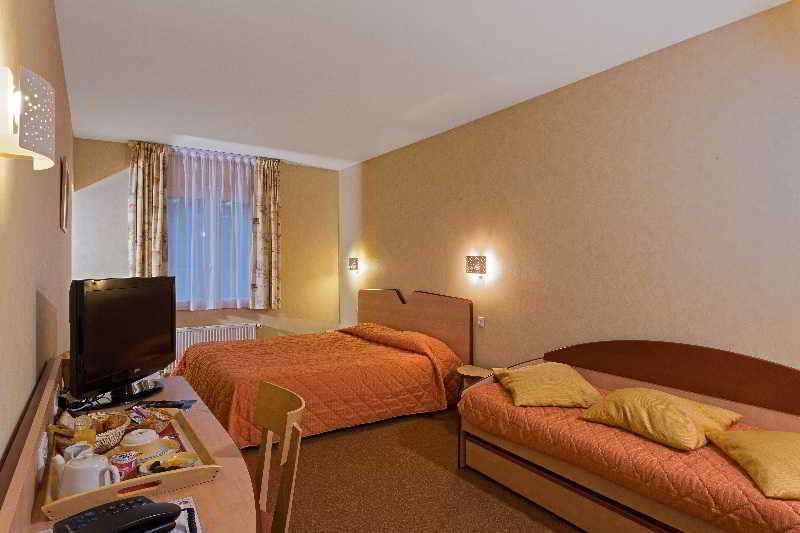 The Originals City, Hotel La Saulaie, Saumur Ouest Doue-la-Fontaine Bagian luar foto